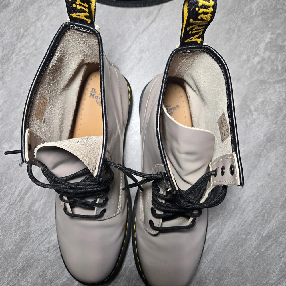 Dr. Martens 1460 Parchment Beige Leather 8-Eye Lace Up Boots Mens Size 14